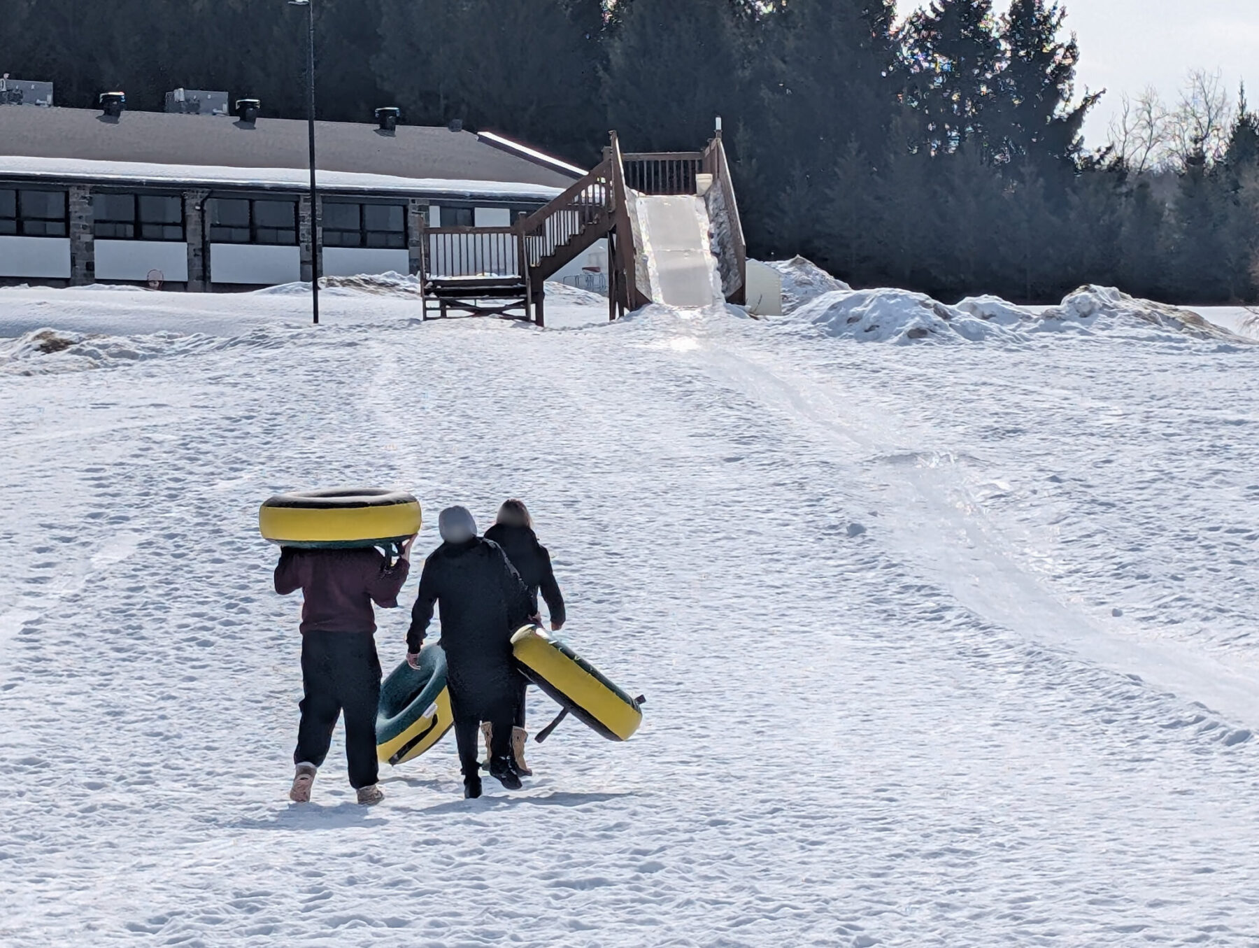 Tubes de neige - Projets et initiatives de la Fondation du Centre Jeunesse de l'Estrie